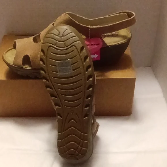 Skechers Women's Suede Sandals. - Picture 12 of 13